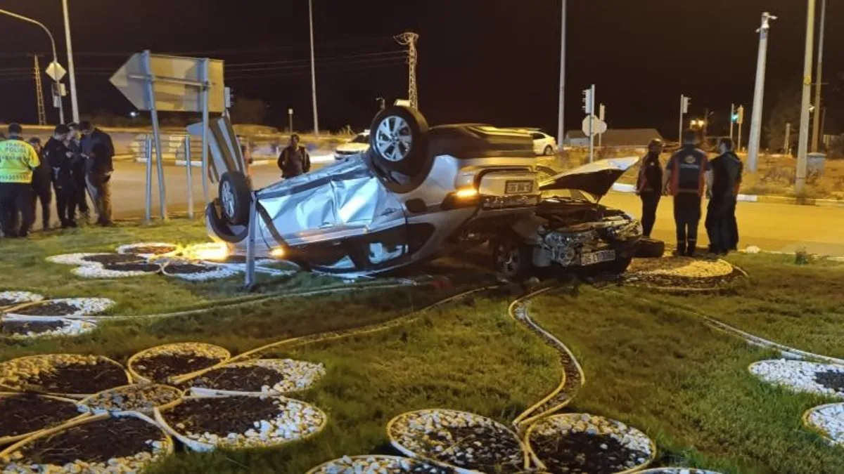 Sivas’ta iki otomobil çarpıştı: 2 yaralı