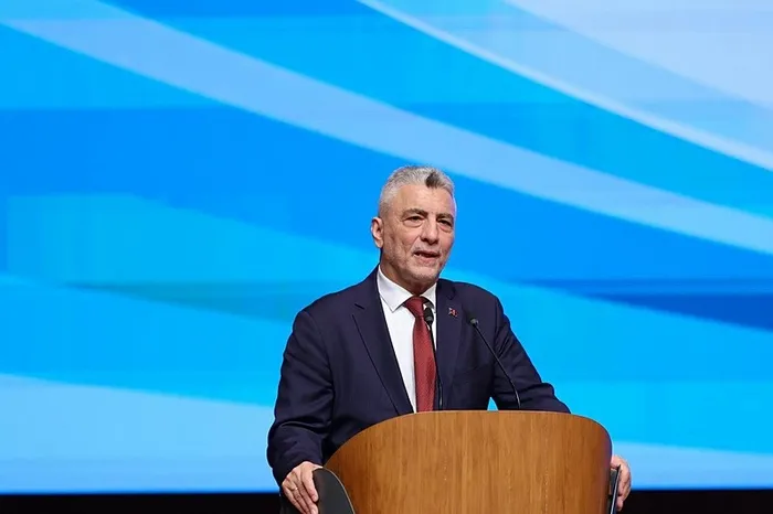 ticaret-bakani-omer-bolattan-piyasalara-mesaj-rezervler-guclu-temel-mallarda-fiyat-istikrari-saglanmistir-1766565954475.jpeg Ticaret Bakanı Ömer Bolat (AA)