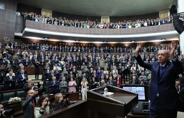 Sabah Gazetesi Yazarı Okan Müderrisoğlu kaleme aldı: Erdoğan siyaset okulu | Yerel seçimler için 81 il tam saha seferberlik…