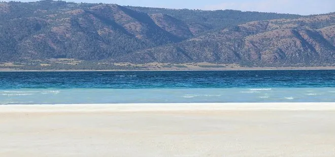 Salda Gölü’ndeki sarımtırak görüntüye ilişkin Vali Ali Arslantaş’tan flaş açıklama