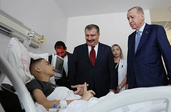 Başkan Erdoğan’dan Gazzeli hastalara ziyaret