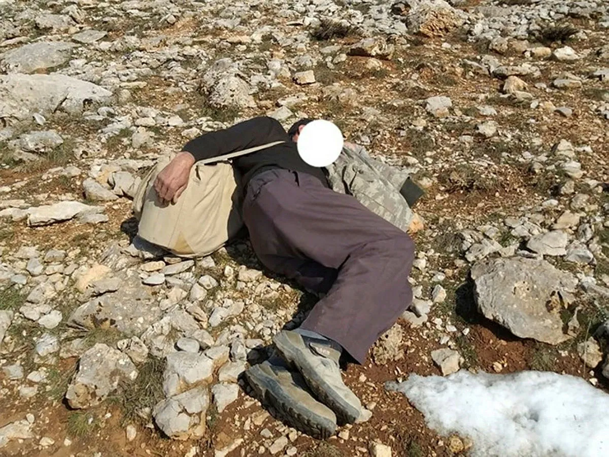 Kaçak avcılık yapan kişi karşısında ekipleri görünce uyuyor numarası yaptı