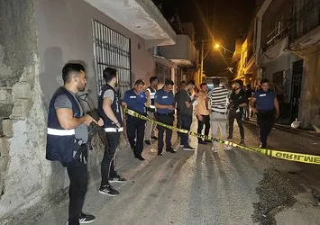 Adana'da kan donduran olay! Balkona çağırdığı husumetlisinin kafasına sıktı