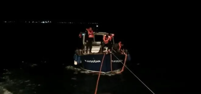 Çanakkale Boğazı’nda arızalanan tekne marinaya yanaştırıldı