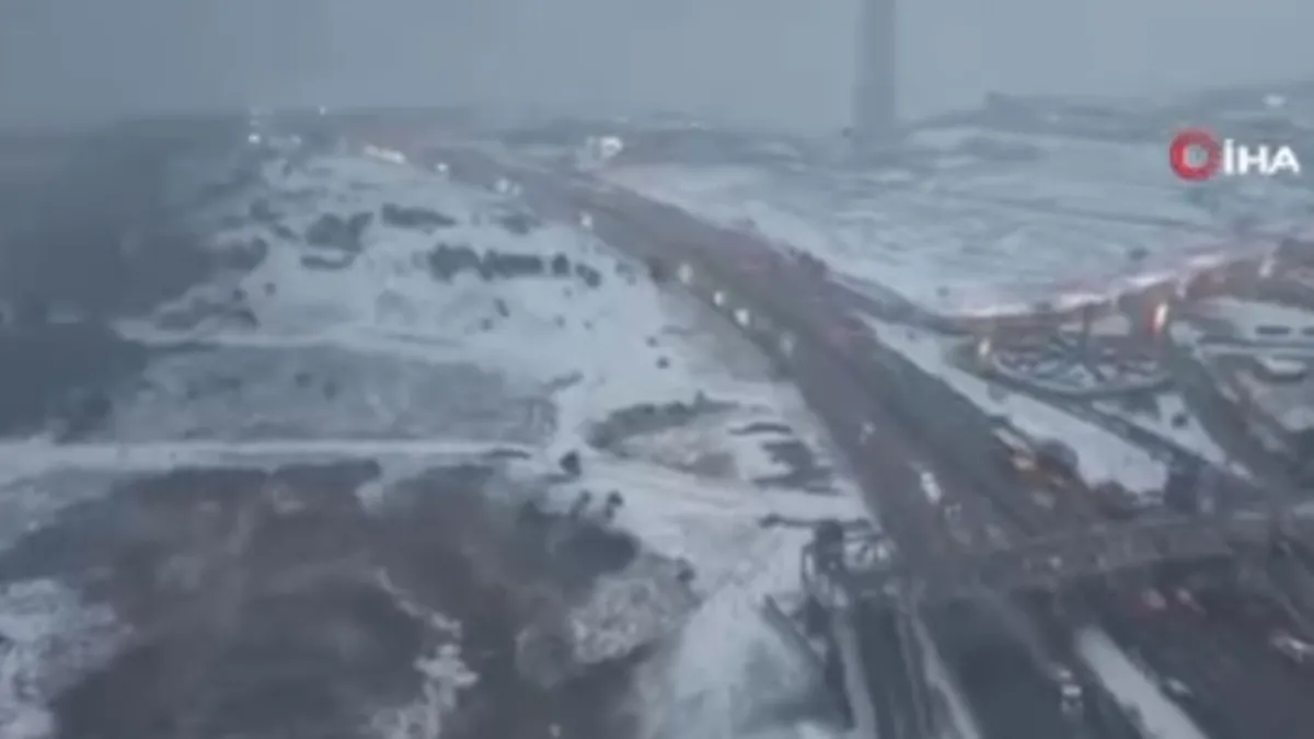 Kar geri döndü İstanbul beyaza büründü