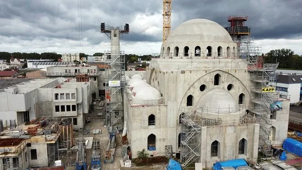 Fransa’da İslam düşmanlığı artıyor! Avrupa’nın en büyük camisine tehdit mektubu