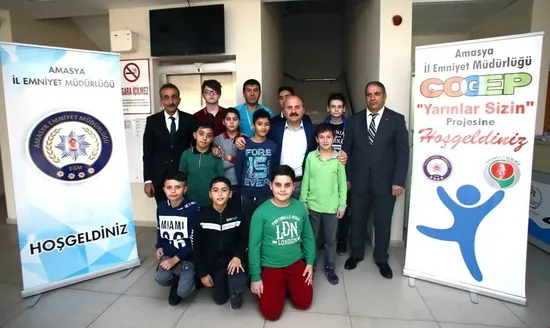 Polislerden şehit ve gazi yakınlarına yüzme kursu - 1