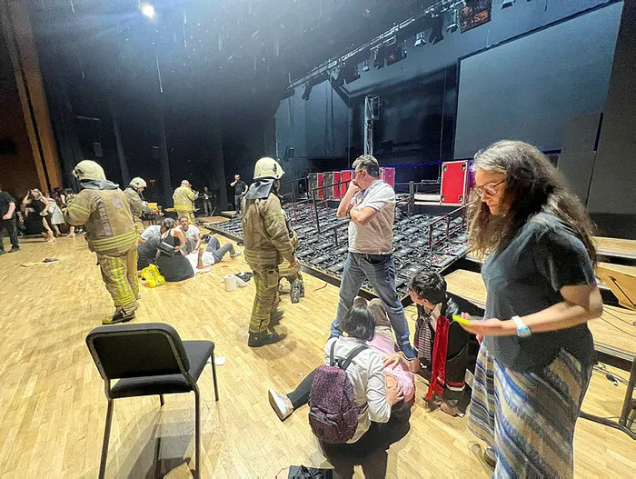 İstanbul'da konser salonunda facia! Dev ekran insanların üzerine devrildi: 6 yaralı, 1 gözaltı var - 3