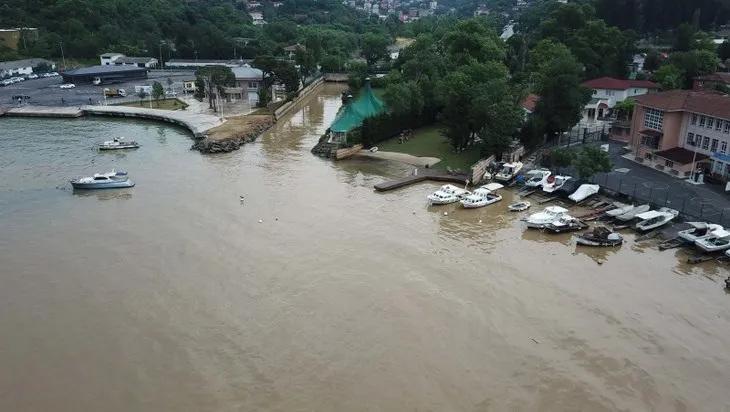 İstanbul Boğazı’na çamurlu su aktı! Havadan böyle görüntülendi