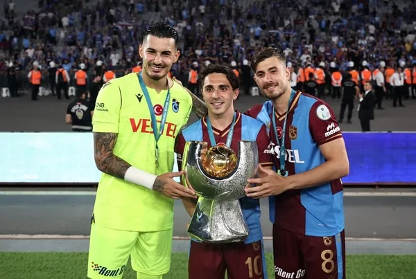 Trabzonspor yıldızlarıyla sözleşme yeniledi