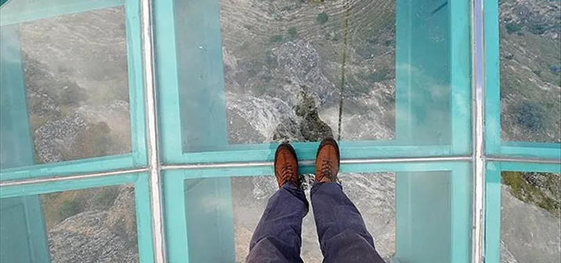Çin'de dünyanın en uzun cam köprüsü yapıldı