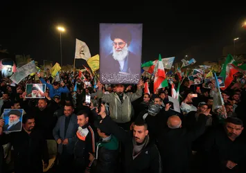 İran sokaklarında yeni lider sevinci