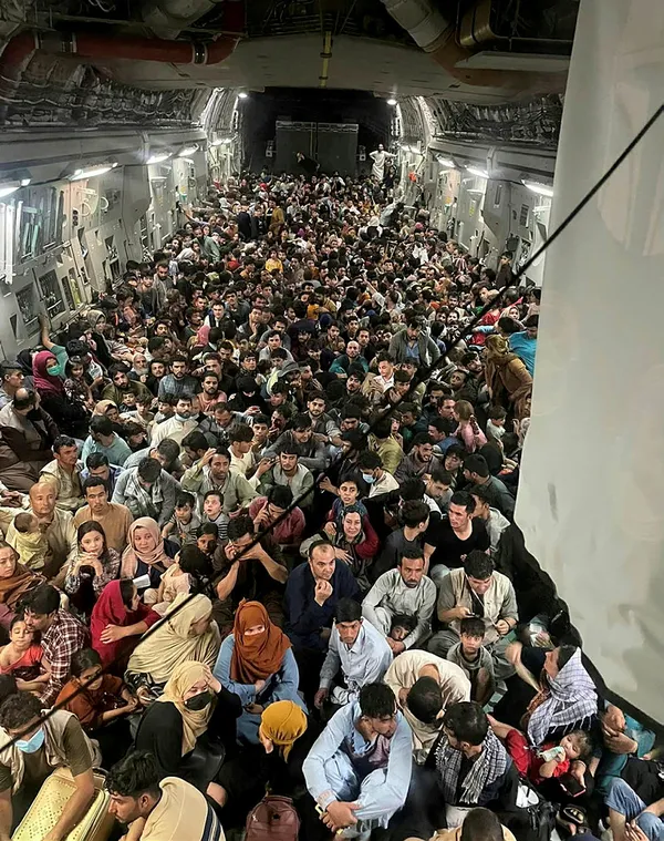 afganistanda-taliban-ilk-kez-basin-toplantisi-duzenledi-intikam-amaci-gutmeyecegiz-ve-kimsenin-evine-girilmeyecek-1629214346045.jpg Afganistan'da Taliban ilk kez basın toplantısı düzenledi: İntikam amacı gütmeyeceğiz ve kimsenin evine girilmeyecek - 1