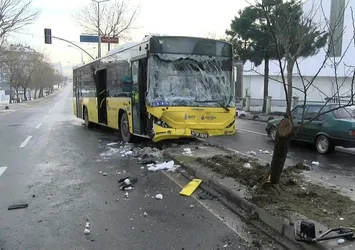 Son dakika: İstanbul Sancaktepe'de korkutan kaza! İETT otobüsü ile minibüs çarpıştı