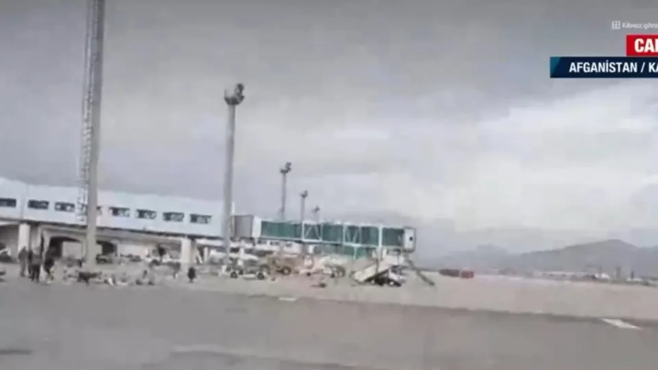 ABD Afganistan'dan tamamen çekildi! Havalimanında son durum ne?