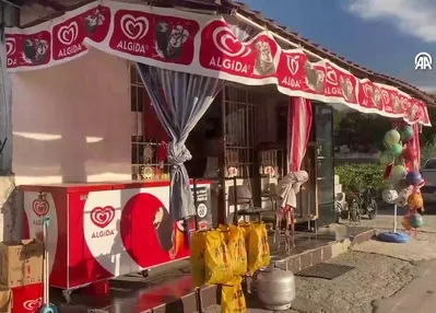 Mahallelinin market borcunu ödedi