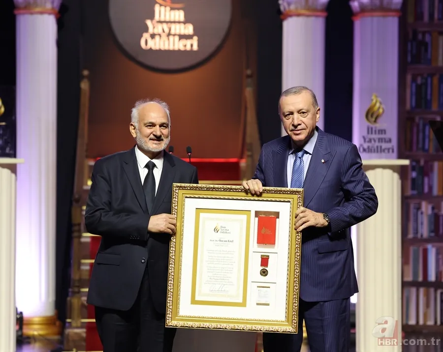 AKM’de bilim gecesi: İlim Yayma Ödülleri sahiplerini buldu 8