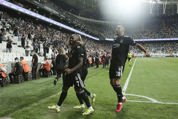 Son şampiyon Beşiktaş galibiyetle başladı! Beşiktaş 3-0 Çaykur Rizespor
