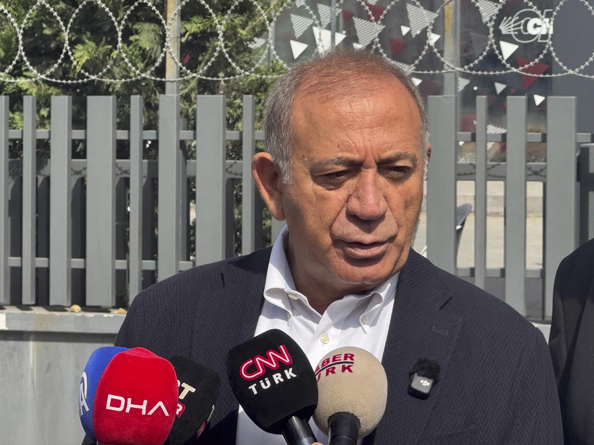 CHP’de sular durulmuyor! Özel’in küfürlerine Gürsel Tekin'den sert tepki