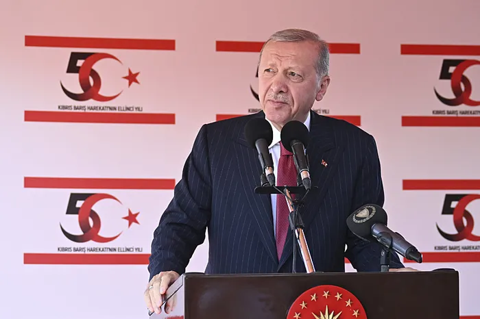 KKTC’deki Türk şöleni Yunan basınını rahatsız etti! Hedeflerinde yine Başkan Erdoğan var! Türkiye’ye işgalci iftirası...