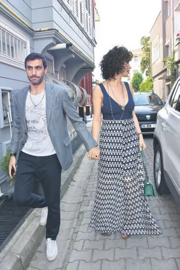 Demet Evgar ve Levent Babataş’ın düğünü mahalleliyi isyan ettirdi! Sosyeteden sert tepki