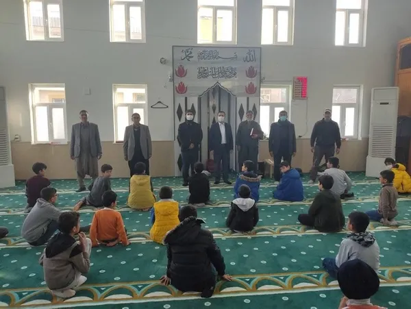 Dicle'de Kur'an-ı Kerim öğrenen öğrenciler hediyelerini aldı - 1