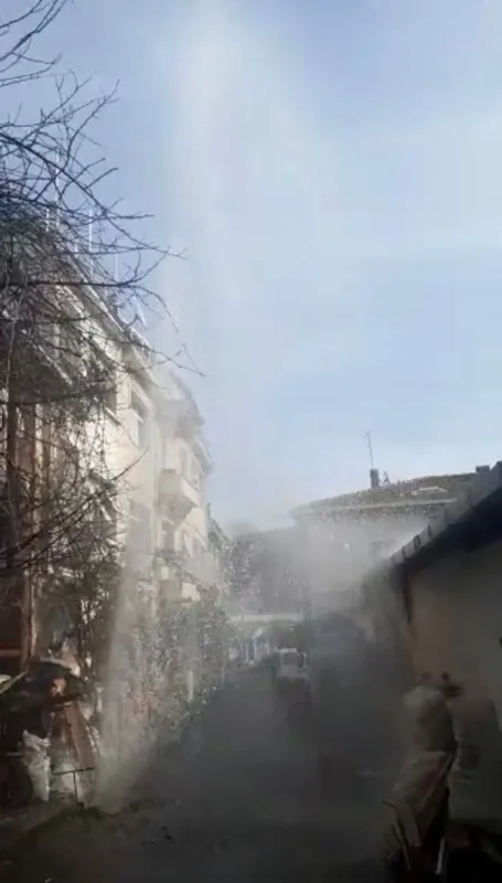 Son dakika: Büyükada’da İSKİ borusu patladı! Su metrelerce yükseğe fışkırdı - 3