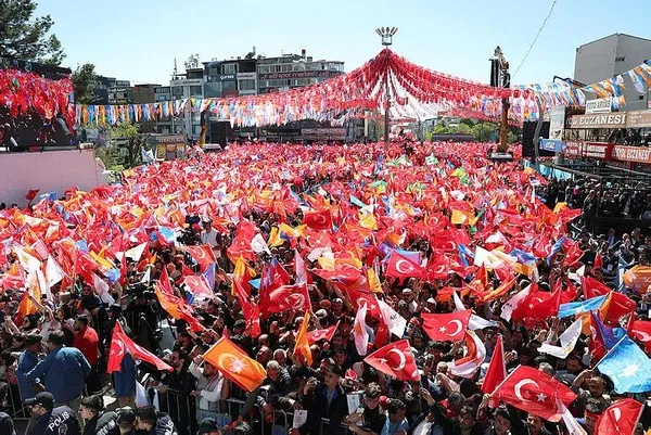 baskan-erdogandan-vanda-7liye-sert-sozler-masanin-basinda-kilicdaroglu-yok-1683291962804.jpeg Başkan Erdoğan'dan Van'da 7'liye sert sözler: Masanın başında Kılıçdaroğlu yok - 4