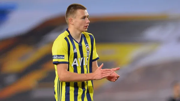 1689891469857.jpg Fenerbahçe'de Attila Szalai ile yollar ayrılıyor! Yıldız oyuncuya görüşmeler için izin verildi - 2