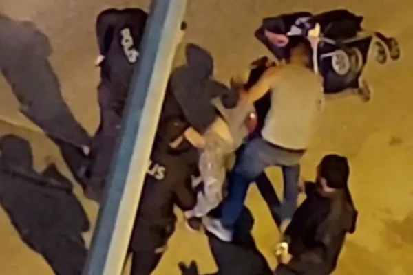 1681293142042.jpg İzmir’de darbedilen kadından ilginç hareket! Dayak yediği kocasını polise vermemek için… - 3