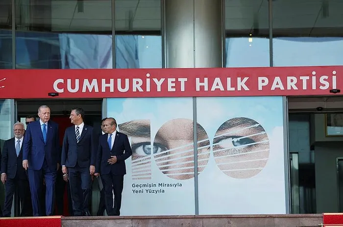 baskan-erdogan-ozgur-ozel-gorusmesi-sonrasi-chpden-ilk-aciklama-olumlu-gecti-yeniden-gorusmeye-haziriz-1718133761954.jpg Başkan Erdoğan - Özgür Özel görüşmesi sonrası CHP'den ilk açıklama: Olumlu geçti yeniden görüşmeye hazırız - 1