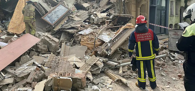 Son dakika | Fatih'te korkunç olay! 2 katlı metruk bina çöktü