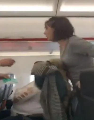 Son dakika: Uçakta iğrenç olay! Maskesiz kadın yolcu öyle bir şey yaptı ki…