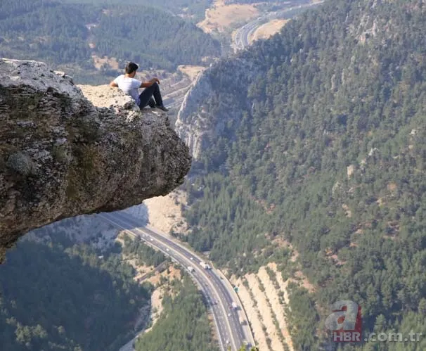 1650 metre uçurumun kenarında fotoğraf kuyruğu 4