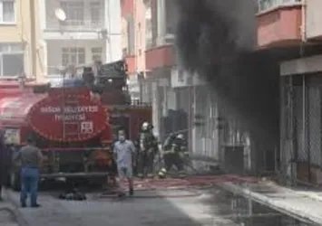 Niğde'de beyaz eşya deposu yandı