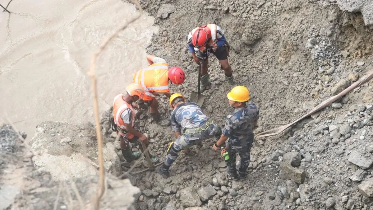 Nepal'deki sel felaketinde bilanço ağırlaşıyor: Can kaybı 987'ye yükseldi, 3 bin 916 kişi için arama...