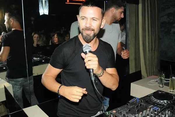 berksan-fransiz-askisi-yaptirdi-o-anlari-canli-yayinla-paylasti-1642225117193.jpeg Berksan Fransız askısı yaptırdı! O anları canlı canlı paylaştı - 2