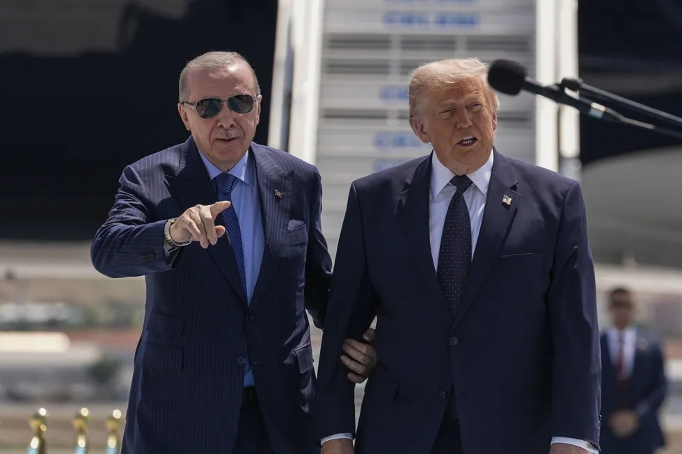 1783602875351.jpeg Türk sanatı NATO Zirvesi'ne damga vurdu! Macron'dan tebrik Trump'tan takdir - 3