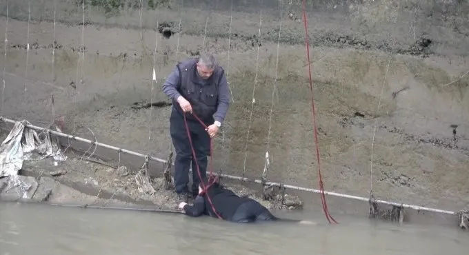 Hatay'da Asi Nehri'ne atlayan kadını itfaiyeciler kurtardı - 2