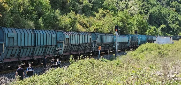 zonguldakta-trenin-altinda-kalarak-can-vermisti-korkunc-goruntuler-ortaya-cikti-makinist-ve-tren-sefi-1724151229450.jpeg Zonguldak'ta trenin altında kalarak can vermişti! Korkunç görüntüler ortaya çıktı: Makinist ve tren şefi... - 3