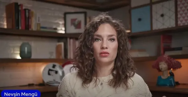 nevsin-mengu-oz-ercisin-avukatligina-soyundu-tuvalete-gitmek-ile-namaz-kilmak-bir-mi-1667832175865.jpg Nevşin Mengü Öz Erciş'in avukatlığına soyundu: Tuvalete gitmek ile namaz kılmak bir mi? - 4