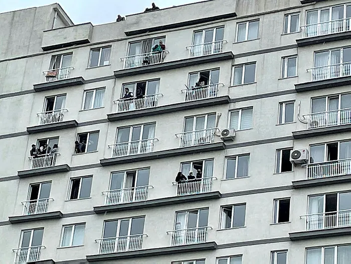 Son dakika: İstanbul'da korku dolu anlar: 18 katlı rezidansta yangın çıktı: Mahsur kalanlar var - 2