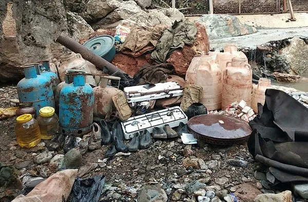 tuncelide-pkkli-teroristlere-ait-yasam-malzemesi-ele-gecirildi-1700141854475.jpg Tunceli'de PKK'lı teröristlere ait yaşam malzemesi ele geçirildi - 1