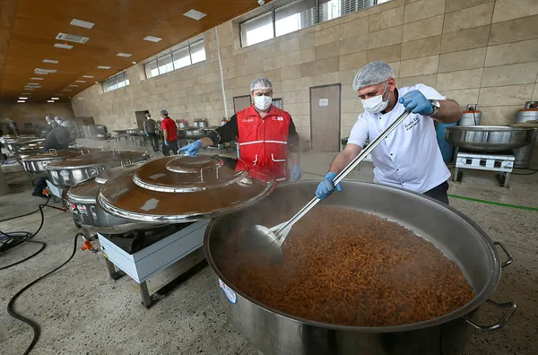 kizilay-asrin-felaketinin-yaralarini-sarmaya-devam-ediyor-48-bin-411-personel-gorev-basinda-1679296143968.jpg Kızılay asrın felaketinin yaralarını sarmaya devam ediyor! 48 bin 411 personel görev başında - 3