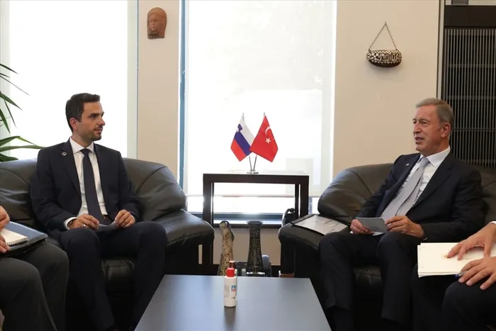 Bakan Hulusi Akar'dan son dakika Libya ve Azerbaycan görüşmeleri - 3