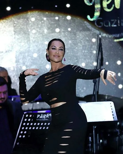 hulya-avsardan-cemal-guzelciye-tekrar-yesil-isik-bizi-daha-cok-gorebilirsiniz-1648705763943.jpeg Hülya Avşar'dan Cemal Güzelci'ye tekrar yeşil ışık! "Bizi daha çok görebilirsiniz" - 4