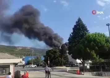 Yat fabrikasında yangın