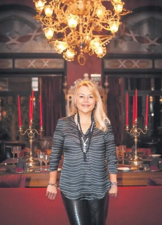 Demet Sabancı Çetindoğan AKM’yi öve öve bitiremedi