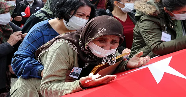 baskan-erdogandna-sehit-piyade-uzman-cavus-hakan-gulun-ailesine-taziye-telefonu-1615069121925.jpg Başkan Erdoğan'dan Şehit Piyade Uzman Çavuş Hakan Gül'ün ailesine taziye telefonu - 2