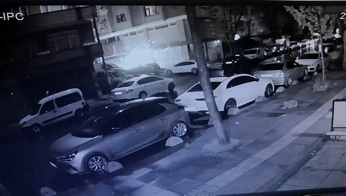 istanbul-gaziosmanpasa-tugvaya-saldiran-terorist-yakalandi-icisleri-bakani-suleyman-soylu-acikladi-1650993957857.jpg İstanbul Gaziosmanpaşa TÜGVA'ya saldıran terörist yakalandı! İçişleri Bakanı Süleyman Soylu açıkladı - 1